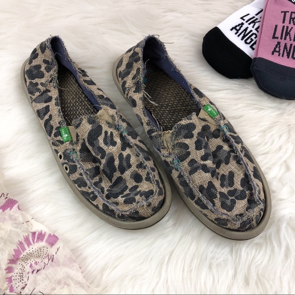 leopard sanuks
